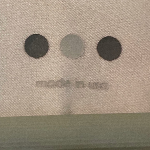 Three dots, white tank top - Picture 3 of 3